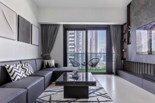Luxurious 4BR Apartment w/ Prime Burj Khalifa View - 9