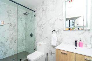 Cozy Miami 2BR Oasis Near Brickell, Calle Ocho & Marlins Stadium - 4