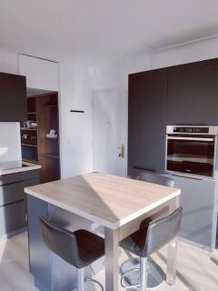 Romantic 1BR Escape with Sun-Rooftop Terrace - Nice - 9