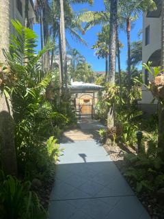 Fantastic self-contained 1 Bedroom Apartment in Cairns North - Cairns North - 8