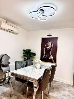 Elegant 3BD Home with Soul - Harold Wood - 3
