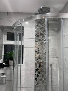 Elegant 3BD Home with Soul - Harold Wood - 2