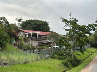 Breeze & Bliss Beach House 300m Walk to the Beach! - 2