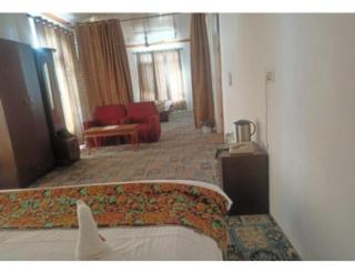 Hotel Shafaaf Plaza, Shalimar Garden Srinagar - Srinagar - 3