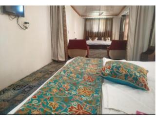 Hotel Shafaaf Plaza, Shalimar Garden Srinagar - Srinagar - 6