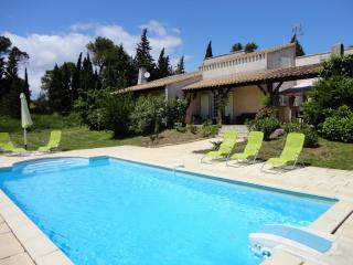 Les Bellevue Cité "3 Apartments, 1 with Garden & Private Parking, Aircon, WiFi, Free Public Car Park, 1 km from Cité" - 9