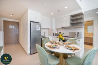 Vogue Vacation Homes, Downtown Views II with Easy Access to Dubai Mall Via a Climate Controlled Bridge, One Bedroom Apartment with Balcony and City View - 2