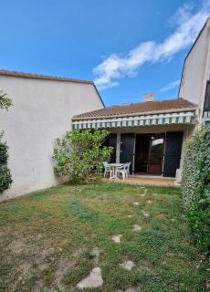 HAMEAU DU RIVAGE maison en Duplex en rez de jardin, residence avec piscine , proche plage, parking privatif - 0