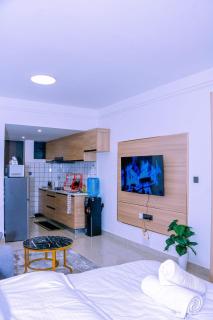 Sunset Stays near UN & Village Market - 7