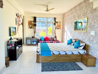 The Auriga 3BHK Fully Entair Villa with Bonfire in kasauli I Pvt Stay I Open Air Terrace I Kitchen Livingroom I Lawn Bonfire I Gaming Zone - Kasauli - 2