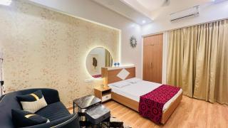 Beautiful Luxury Studio In Noida - Ghaziabad - 8