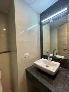 Beautiful Luxury Studio In Noida - Ghaziabad - 3