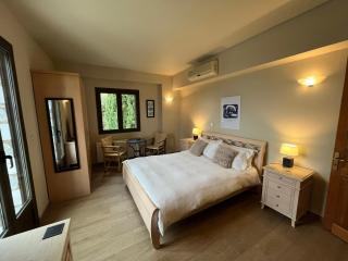 Entire 6 Bed Ensuite Villa - Infinity Pool - 1
