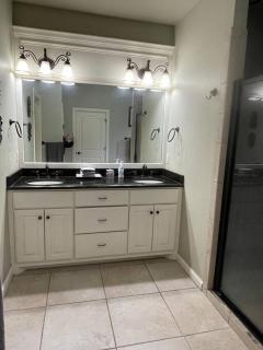 Oxford House - Pet Loving, Fenced, Garage, near I-35, UCO, OCU, Lazy E, OKC with 3 comfortable beds! - Edmond - 6