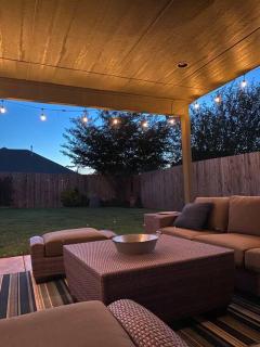 Oxford House - Pet Loving, Fenced, Garage, near I-35, UCO, OCU, Lazy E, OKC with 3 comfortable beds! - Edmond - 8