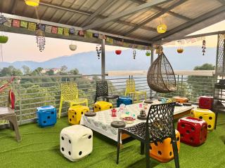 The Auriga 3BHK Fully Entair Villa with Bonfire in kasauli I Pvt Stay I Open Air Terrace I Kitchen Livingroom I Lawn Bonfire I Gaming Zone - Kasauli - 7