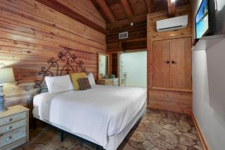 Wimberley Log Cabins Resort and Suites- Unit 2 - Wimberley - 9