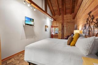 Wimberley Log Cabins Resort and Suites- Unit 2 - Wimberley - 2