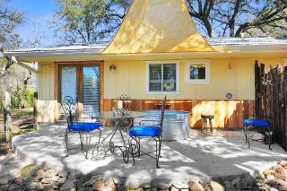 Ah! This is the life! - Wimberley - 6