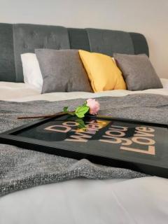 NEW! Spacious 3BR Luxury Stay at Sunrise Gurney GeorgeTown - George Town - 3