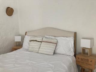 Rural 3 Bedroom Gite with Swimming Pool - - 1