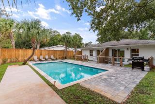 Perfect Symmetry - 520 Beach - 4 Bedrooms - 0