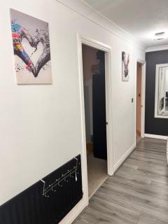 Lovely tidy and well decorated en-suite king sized bedroom in a shared 2 bedroom flat - 2