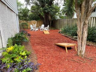 Pelican's Porch - 4318 Eighth Street - 5