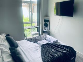Nice Double Room with private Bathroom - Barking - 5