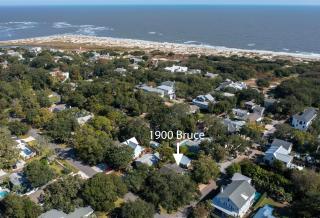 1900 Manor and Guest House - 1900 Bruce Dr - 0