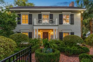 1900 Manor and Guest House - 1900 Bruce Dr - 1