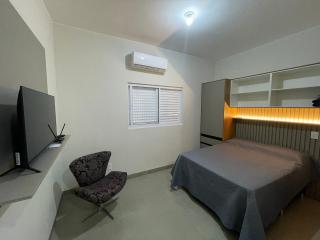 Studio 105 - 8