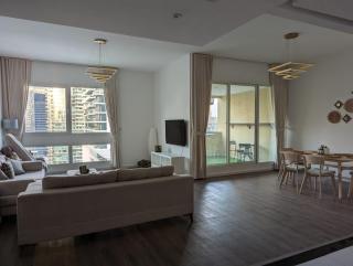 Stunning 2BR Apartment with Full Marina View - 8