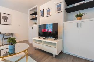 Fulham Serviced Apartment, Sleeps 6 WIFI Parking - Londra - 3