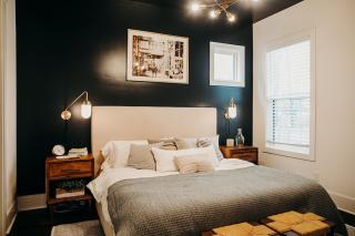 The Urban Farmhouse - Hot Tub & Bocce Ball! - 2