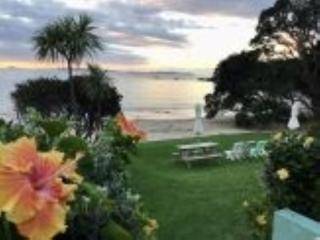 San Marino Motor Lodge Absolute Beachfront - Coopers Beach - 9