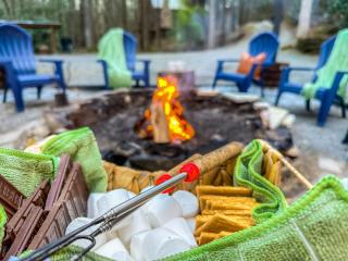 200ft Fightingtown Creek FrntHot TubArcd - 1