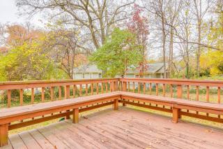 Walk Downtown Takoma Park Escape with Large Yard! - Takoma Park - 9