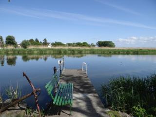 Waterfront Bliss for 2 Guests - 4