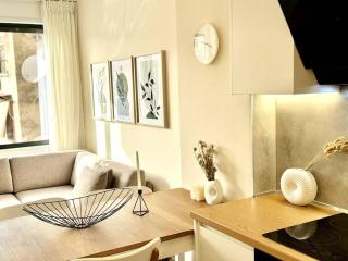 New, Modern & Central Apt in New Bazaar - 7