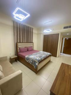 Luxury 2 bedroom next to beach with swimming pool gym and kids play area - Ajman - 5