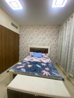 Luxury 2 bedroom next to beach with swimming pool gym and kids play area - Ajman - 4