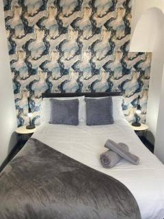 Stylish 3-Bedroom House in Warrington - Sleeps 5 - 7