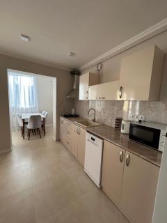 Modern Apartment with Dilijan Landmark View - Dilijan - 8