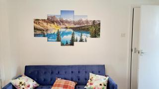 2 Bedroom House in Leeds - Sleeps 5 WiFi Parking - 2