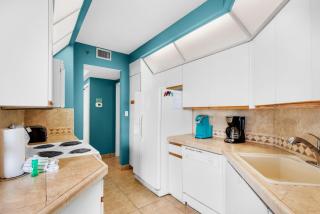 Surfside Resort #707 - 1