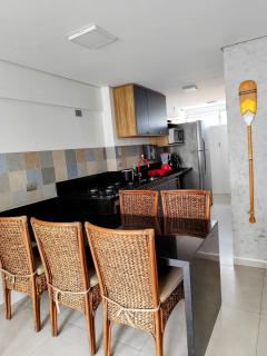 F1-Pe na Areia da Praia do Tombo, 2 Suites, Ar Cond, 2 Banheiros, 2 Vagas+Roupas de Cama - Guarujá - 3
