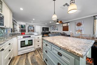 Group Beach House Stay Walk to The Pacific Ocean - 3