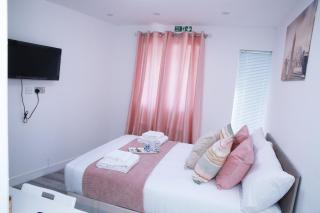 Harrow Luxury flat With free parking. - Londra - 0
