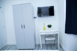 Lovely Apartment with free parking on premises. - London - 5